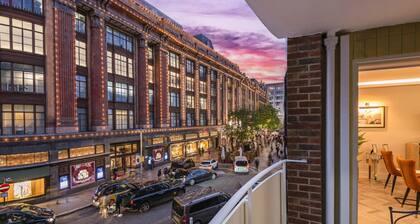 Luxury Living in Knightsbridge | Balcony Views of Harrods, 2BR/2BA with AC