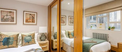 2 bedrooms, iron/ironing board, travel cot, free WiFi