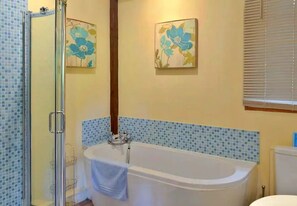 Een douche, handdoeken