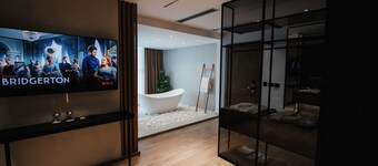BAZ'HUR Boutique Hotel