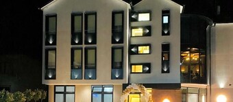 BAZ'HUR Boutique Hotel