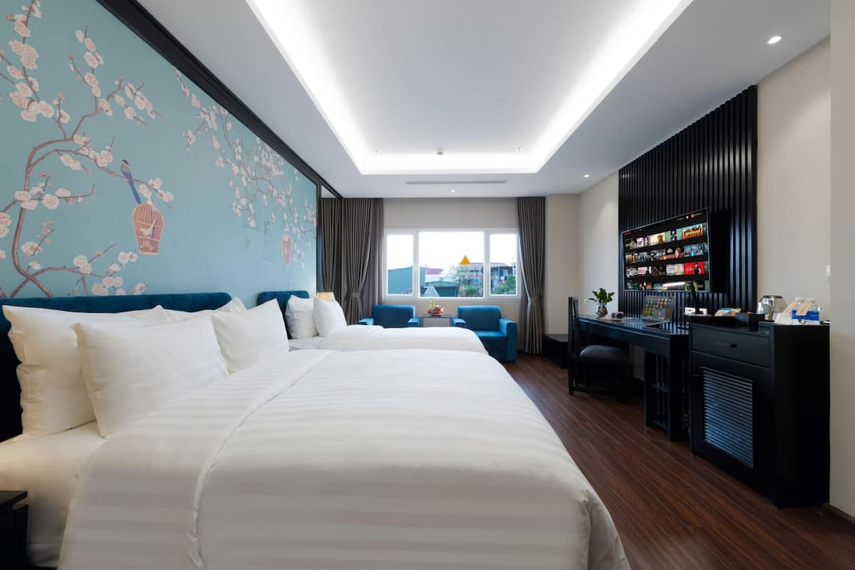 1 bedroom, premium bedding, memory-foam beds, minibar