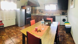 A compact kitchen with a refrigerator, oven, microwave, sink, and washing machine. - Casita Bellavista with great views in Mozaga (Mozaga)