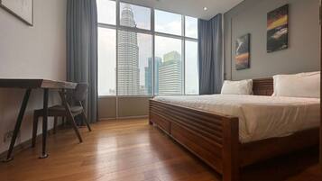 3 bedrooms, iron/ironing board, WiFi, bed sheets