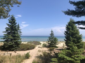 Beach - Autumn Sky - The Modern & Relaxing Beach Cottage (Beaver Island)