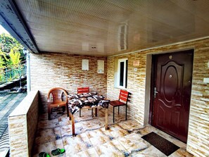 Porch - The Friends Hostel & Sauna (Kutaisi)
