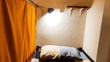 Classic Shared Dormitory, Mixed Dorm (4) | Desk, laptop workspace, blackout curtains, soundproofing