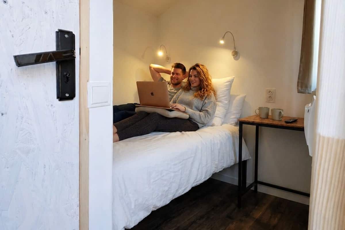 Cabaña básica, 1 cama Queen size, para no fumadores, baño privado (1) | Escritorio, espacio para trabajar con laptop y cortinas blackout