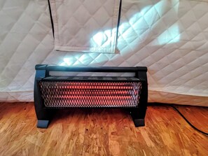 Exclusive Tent, 1 Queen Bed, Shared Bathroom (1)