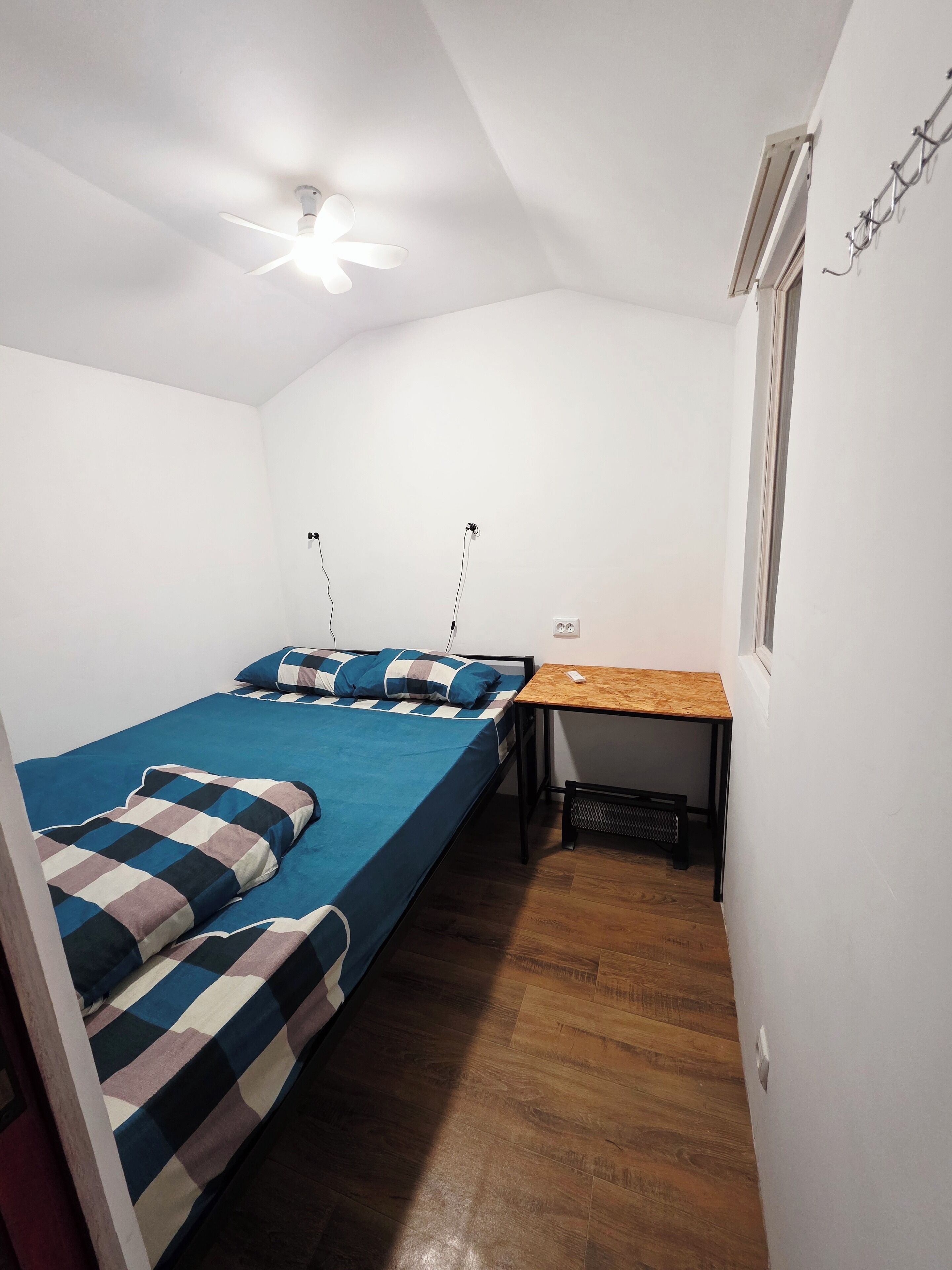 Cabane, 1 grand lit, salle de bains commune (1)