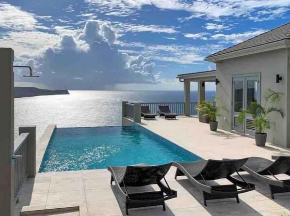 Alberca al aire libre