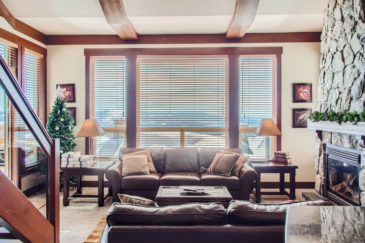 Stonegate Resort Unit A402 | Living area | Flat-screen TV, fireplace