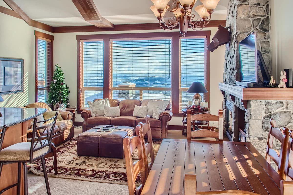 Stonegate Resort Unit A403 | 3 BR + LOFT | Living area | Flat-screen TV, fireplace