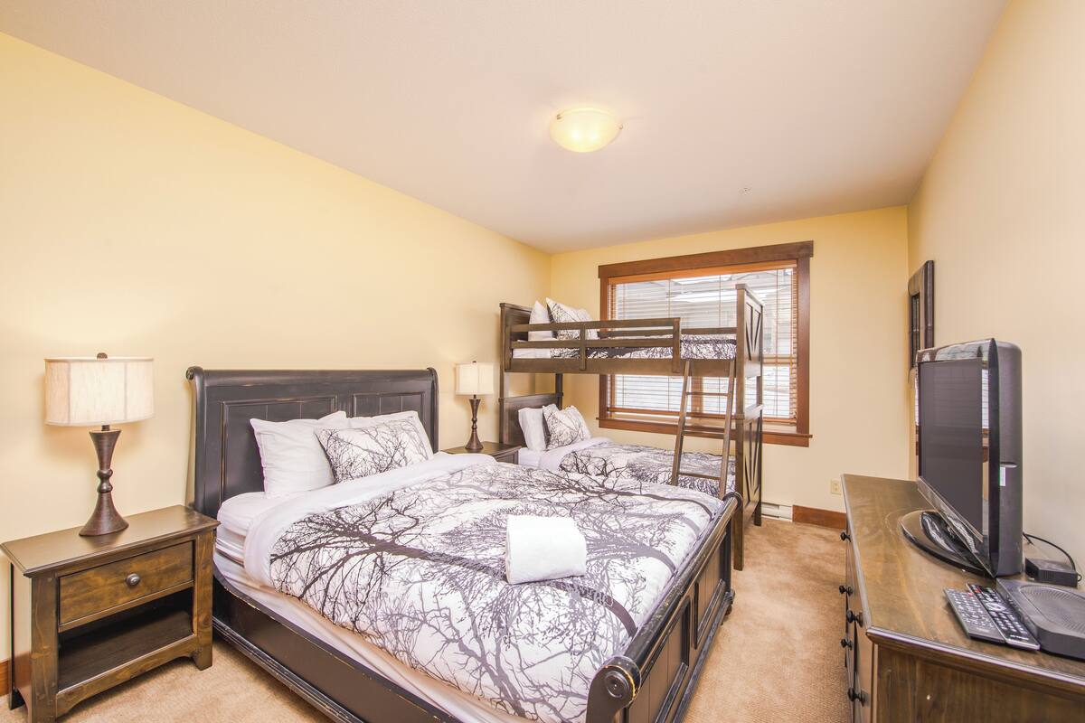 Stonegate Resort A206 | 3BR | Wi-fi (inkludert) og sengetøy