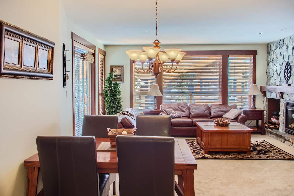 Stonegate Resort Unit A102 | 1BR | In-room dining