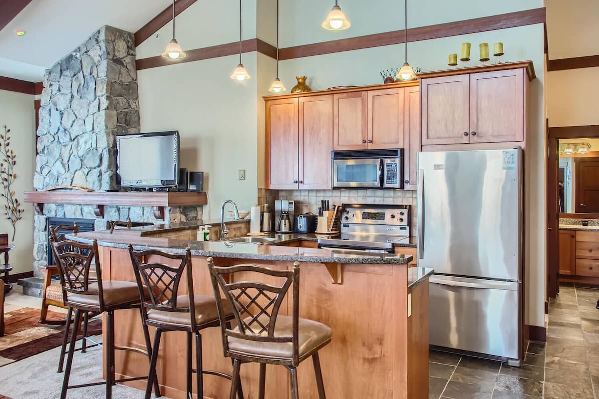 Stonegate Resort Unit A401 | Private kitchen | Fridge, microwave, oven, stovetop