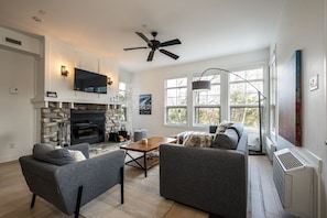 Smart TV, fireplace, stereo