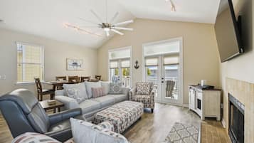 Maison, 3 chambres | Coin séjour