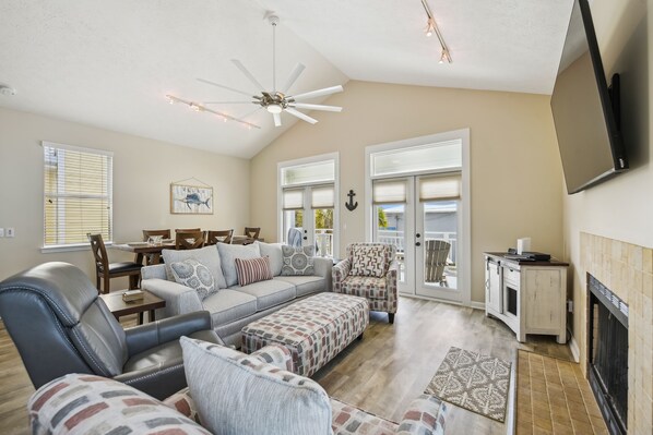 House, 3 Bedrooms | Living area | 35-inch flat-screen TV with cable channels - Mystic Marlin by Book That Condo (Panama City Beach)