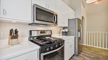 House, 3 Bedrooms | Private kitchen | Full-sized fridge, stovetop, dishwasher, coffee/tea maker