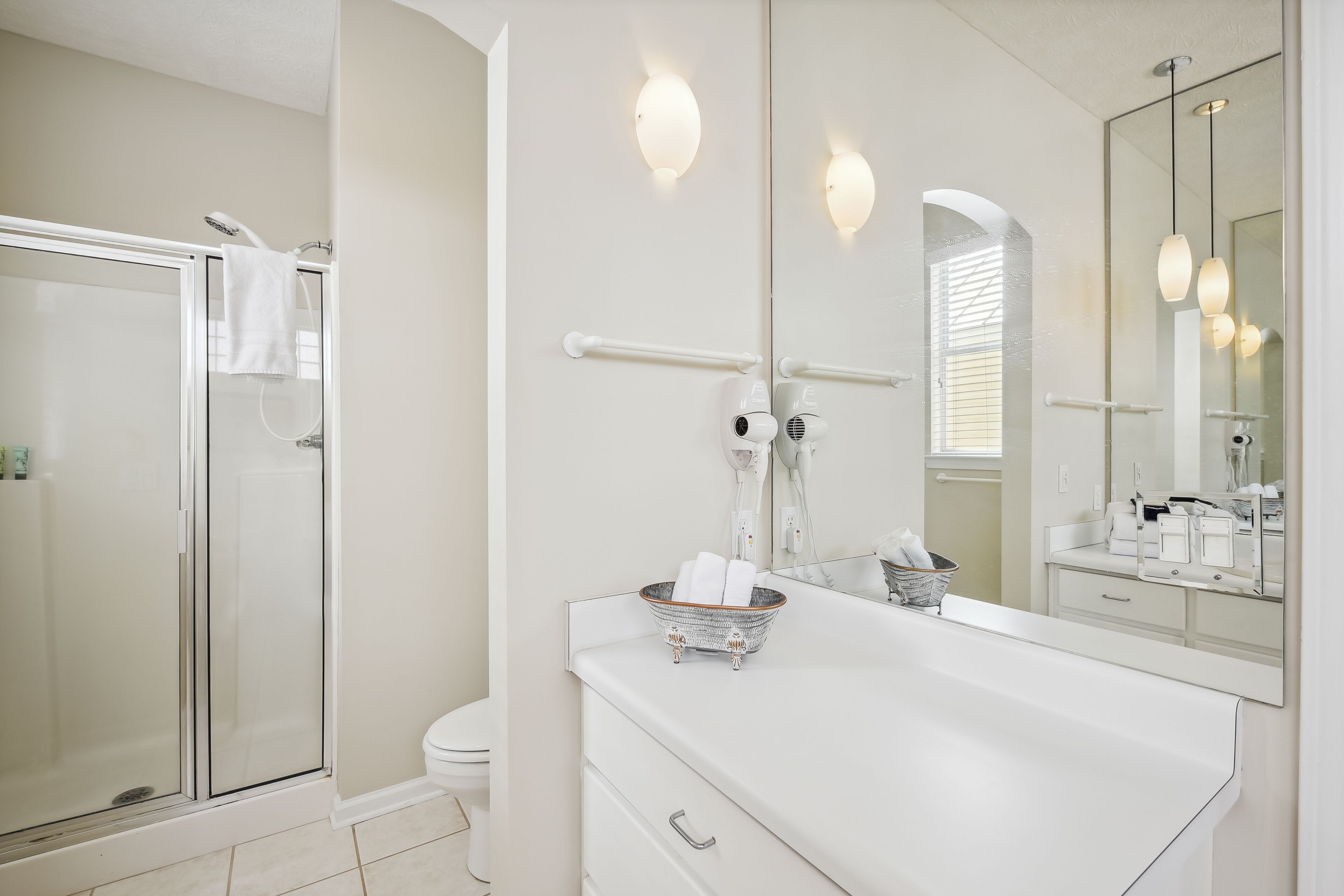 House, 3 Bedrooms | Bathroom | Hydromassage showerhead, hair dryer, towels, soap