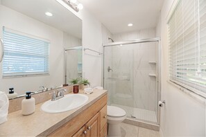 Shower, hair dryer, towels - Beachside Bliss in The Moorings | 3BR Naples Stay (Naples)
