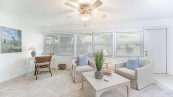 Smart TV, libri, impianto stereo