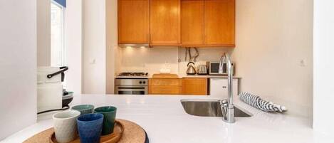 Refrigerador, microondas, horno y lavavajillas