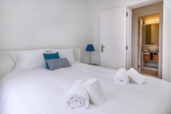 Desk, WiFi, bed sheets - GuestReady - Cosy flat Santos-o-Velho (Lisbon)