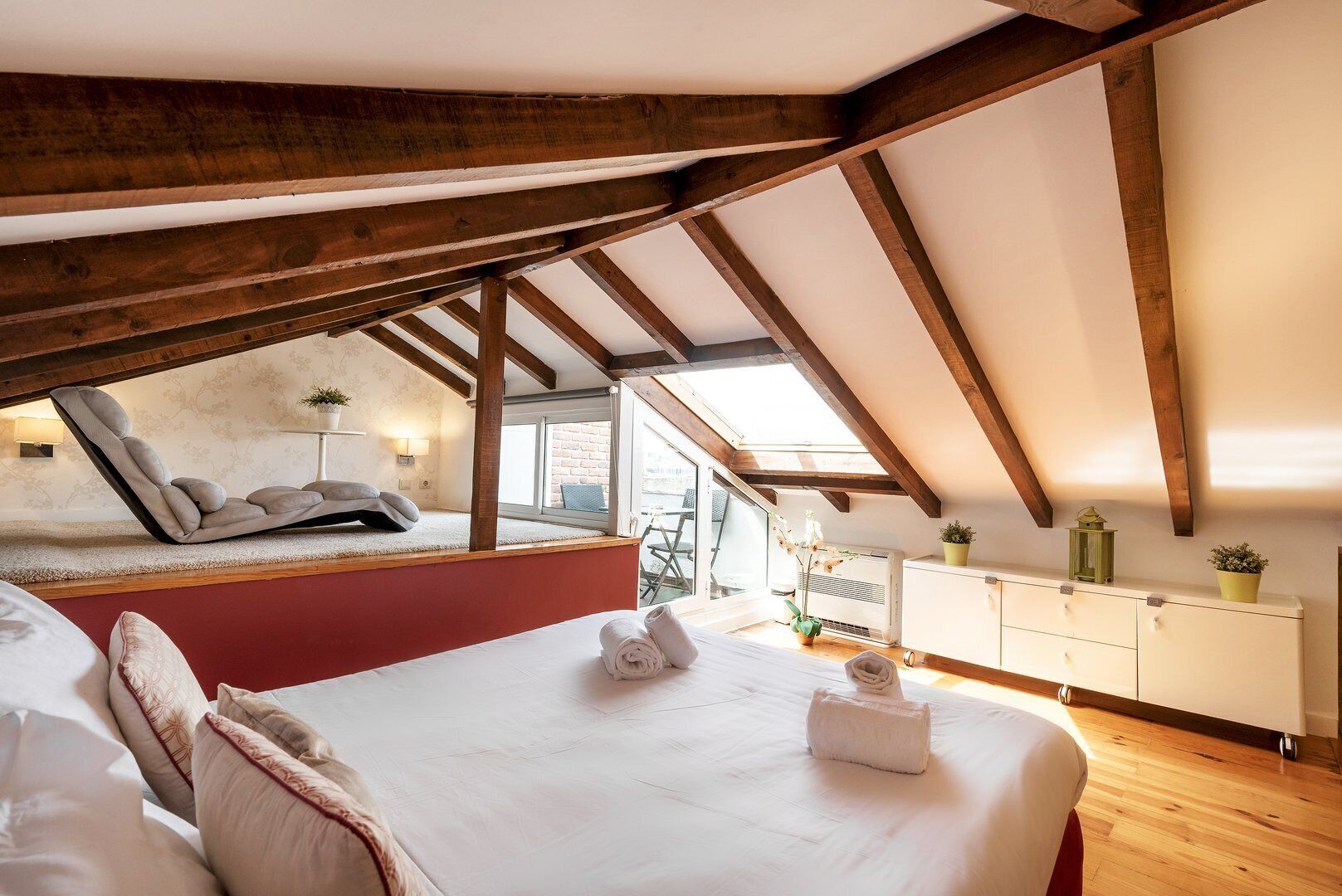 1 bedroom, desk, Internet, bed sheets