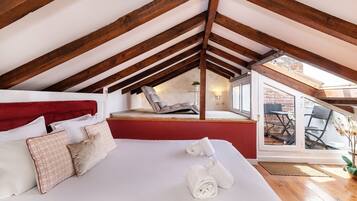 1 bedroom, desk, Internet, bed sheets