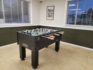 Games room - SPACIOUS 1 BEDROOM HOUSE IN DISNEY AREA 5 STAR RATED MILL CREEK RESORT 2774 (Kissimmee)