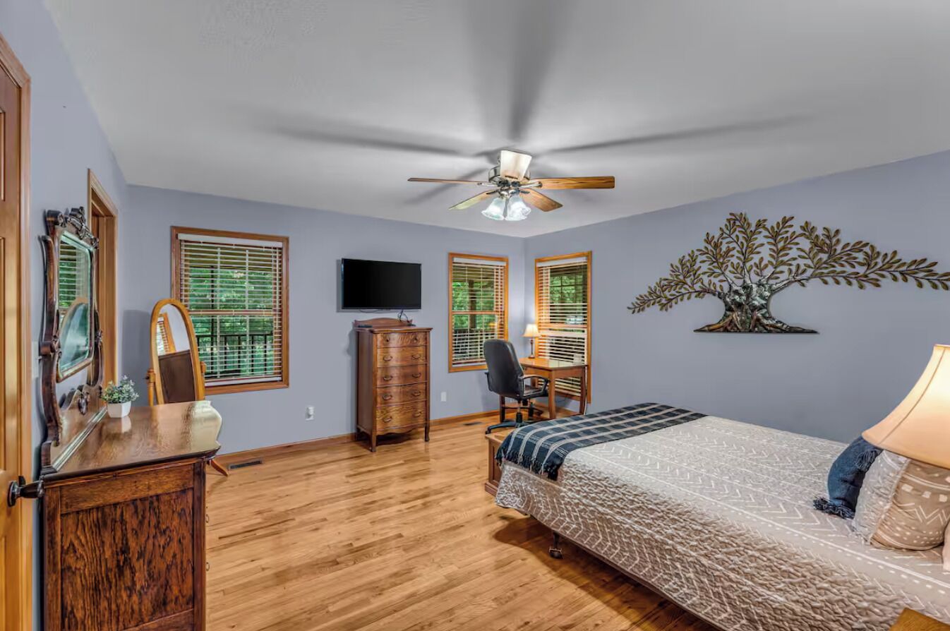 4 bedrooms, WiFi, bed sheets