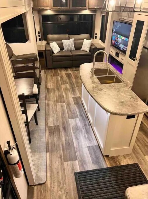 Interior - Camper/RV in beautiful Savannah Ga (Savannah)