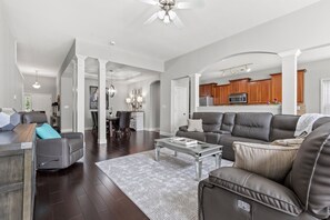 Smart TV, fireplace