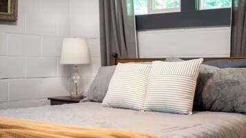 2 habitaciones, escritorio, tabla de planchar con plancha y wifi gratis