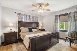 2 bedrooms, desk, iron/ironing board, free WiFi