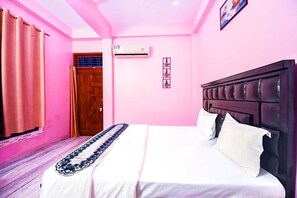 7 bedrooms, iron/ironing board, WiFi, bed sheets