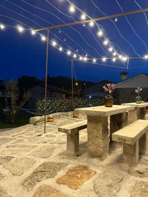 Outdoor dining - Alojamento Situado na Freguesia de Vinhós, Situa-se (Fafe)