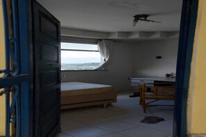 2 habitaciones, escritorio, tabla de planchar con plancha y wifi gratis