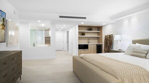 3 bedrooms, in-room safe, desk, iron/ironing board - 3 Bedroom Oceanview Private Residence at Roney Palace (Miami Beach)