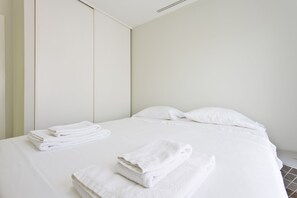 2 bedrooms, in-room safe, iron/ironing board, travel cot