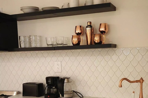 fully stocked kitchen with tea pot, toaster, blender & coffee maker