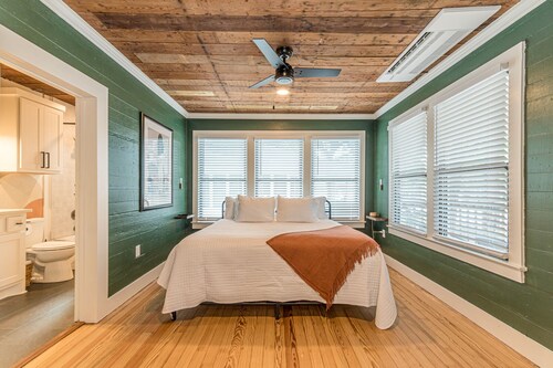 Fully-restored 1850s German Home in Downtown New Braunfels - A