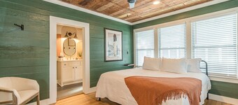 Walkable to Everything in Downtown New Braunfels! Restored 1850s German Home - A