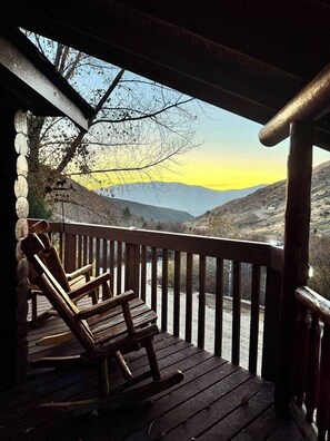 Terrace/patio - Kemosabe Reunion Getaway | Hot Tub, Sauna, Nature (Bannock County)