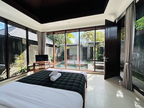 Superior Villa | Iron/ironing board, free WiFi, bed sheets