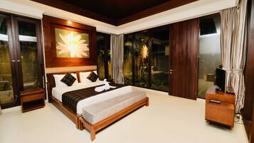 Family Villa | Iron/ironing board, free WiFi, bed sheets