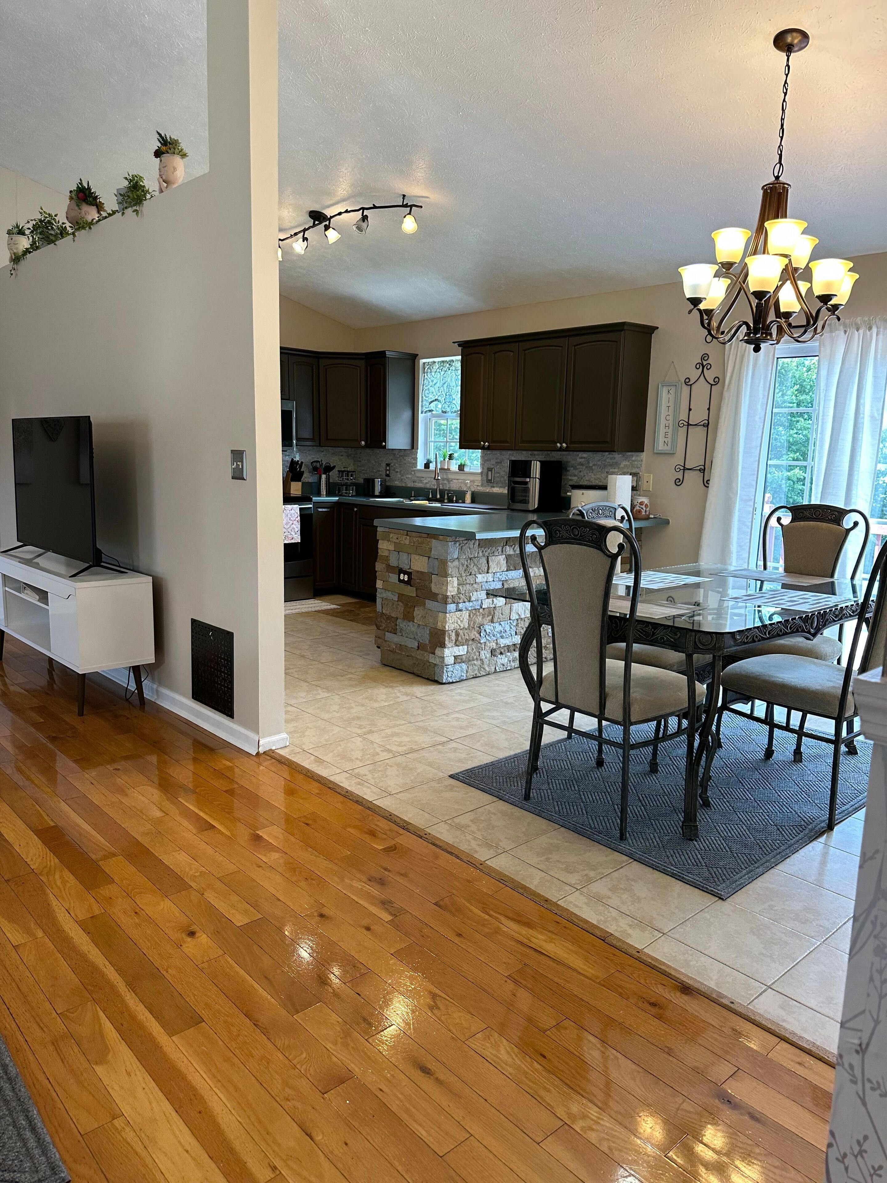 The Zoe' Niyah a large cozy home located in the heart of the Shenandoah Valley. 