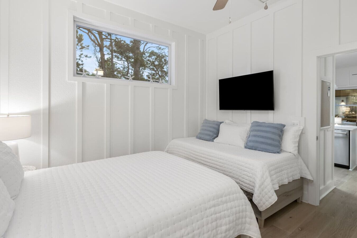 2 bedrooms, desk, iron/ironing board, WiFi